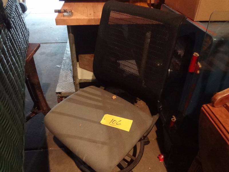 lot 106 image: Black Office Chair