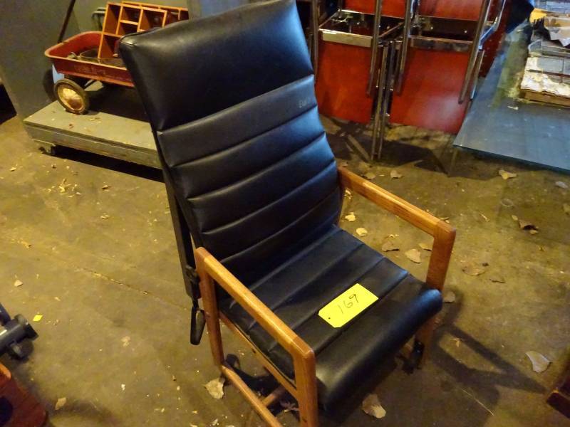lot 169 image: Nordic Fitness Chair