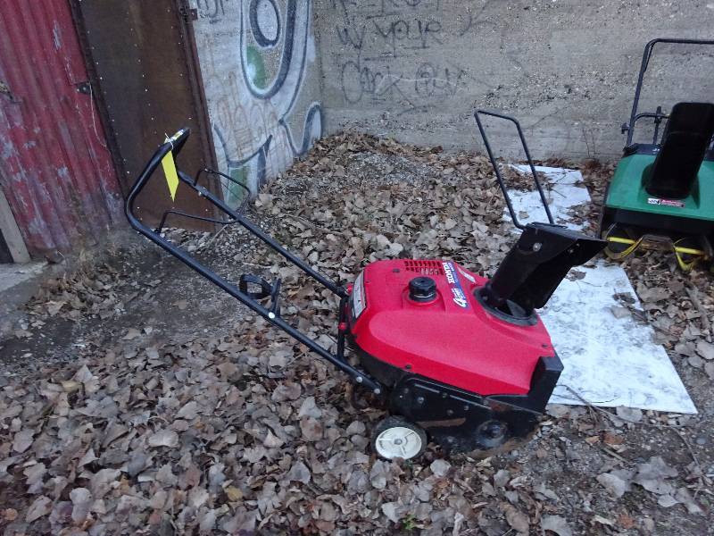 lot 174 image: Honda Snow Blower