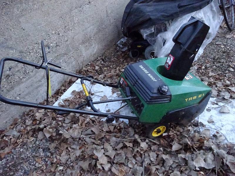 lot 175 image: John Deere Snoblower