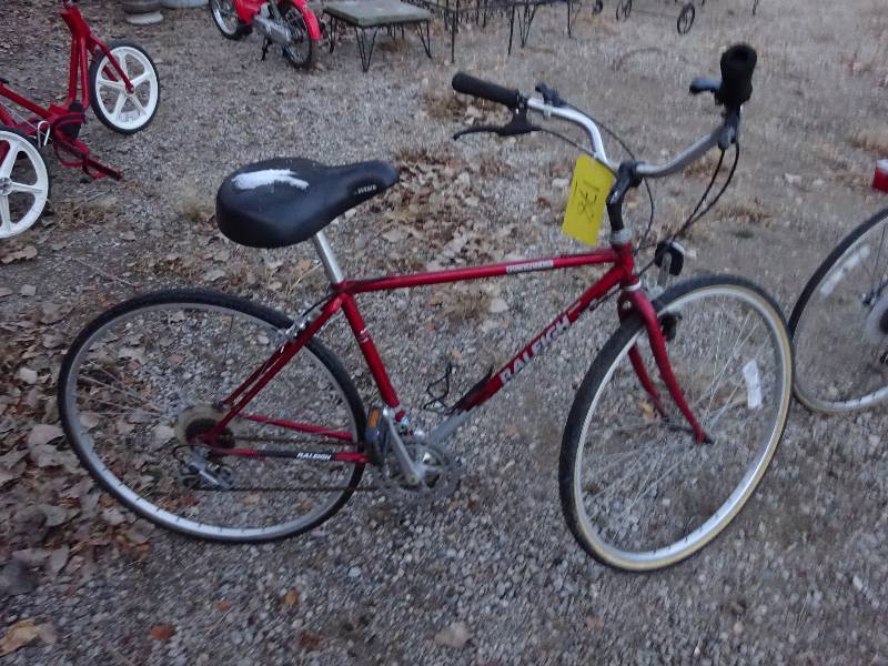 lot 178 image: Raliegh Bike