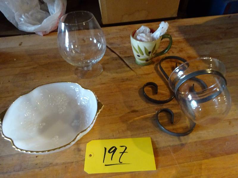 lot 197 image: Glass Pieces