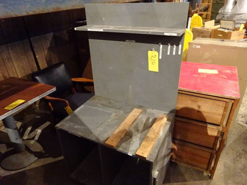 lot 216 image: Tool Cart