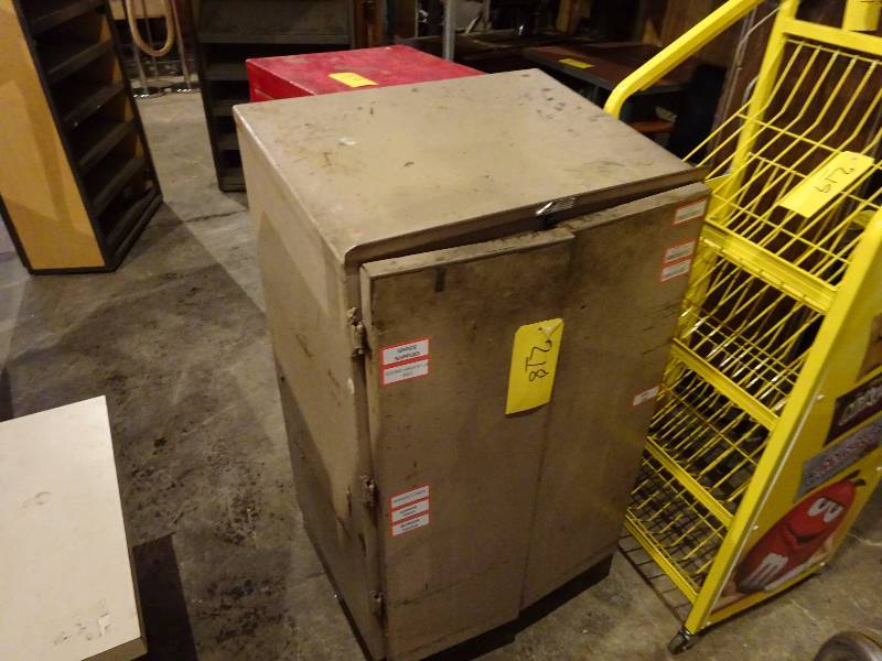 lot 218 image: Metal Cabinet