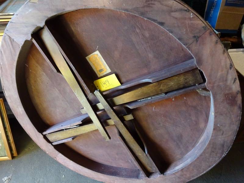 lot 149 image: Round CardGame Table