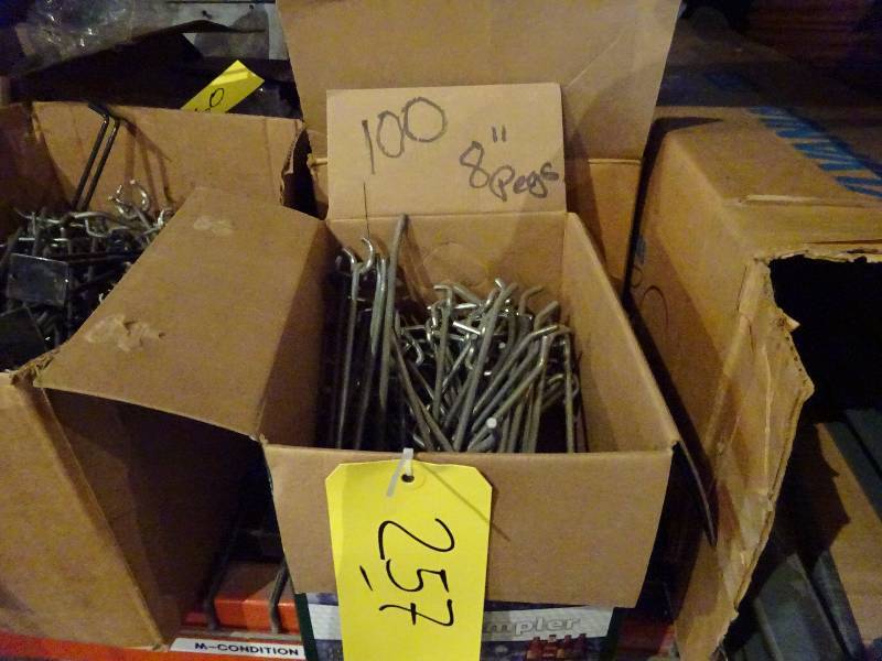 lot 257 image: 100 8 Peg Board Hooks