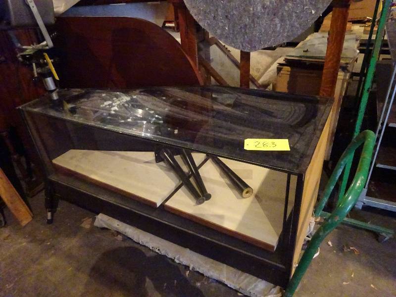 lot 283 image: Plastic Display case
