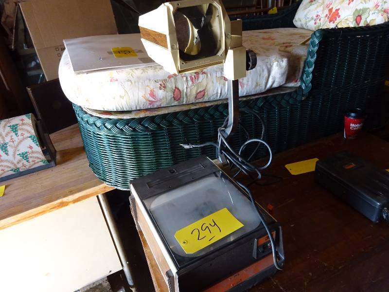 lot 294 image: 3M Projector