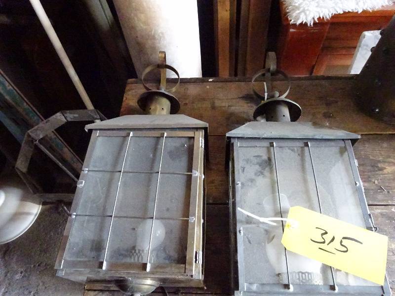 lot 315 image: Pair Carriage House Lights