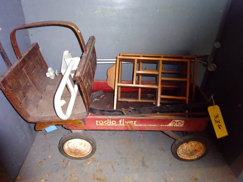 lot 336 image: Wagon, stuff