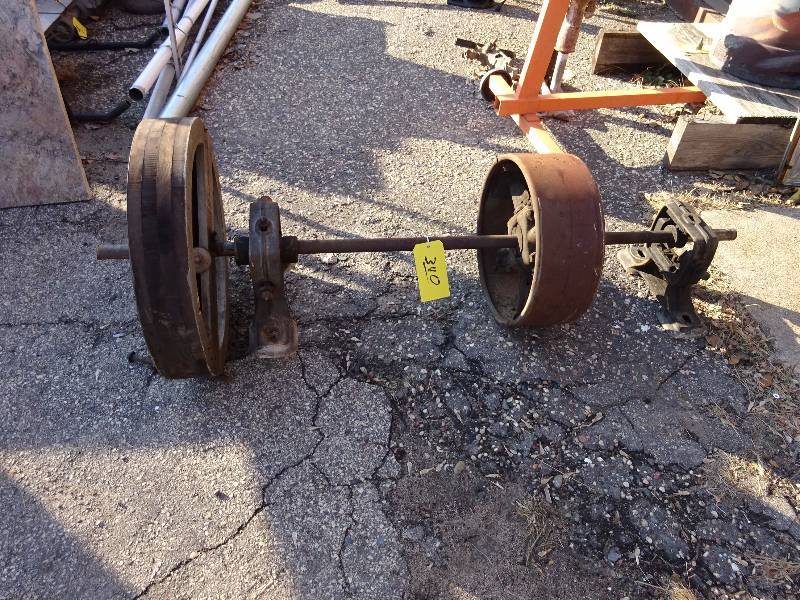 lot 340 image: Pulleys and Mounts