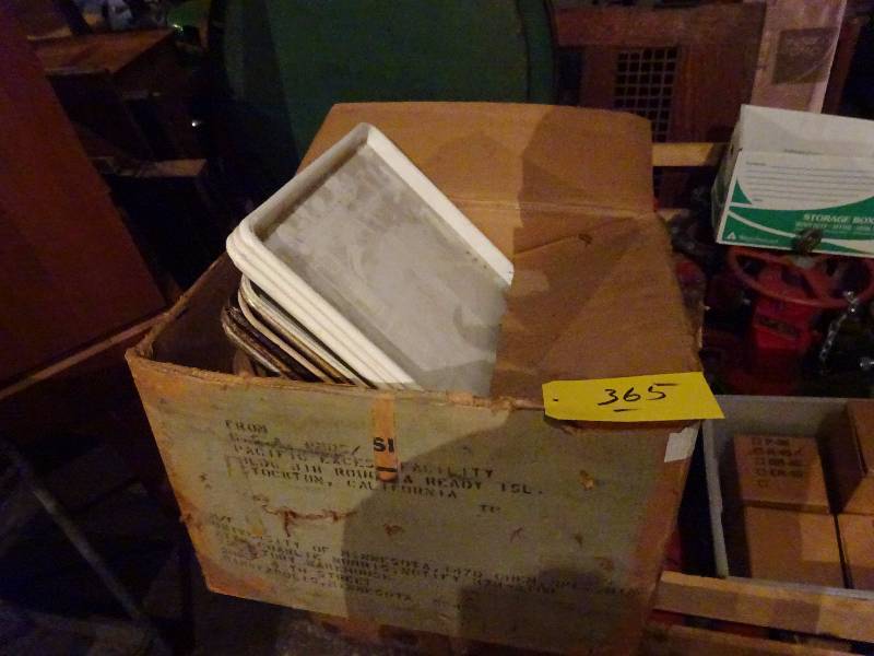 lot 365 image: Lot of Trays