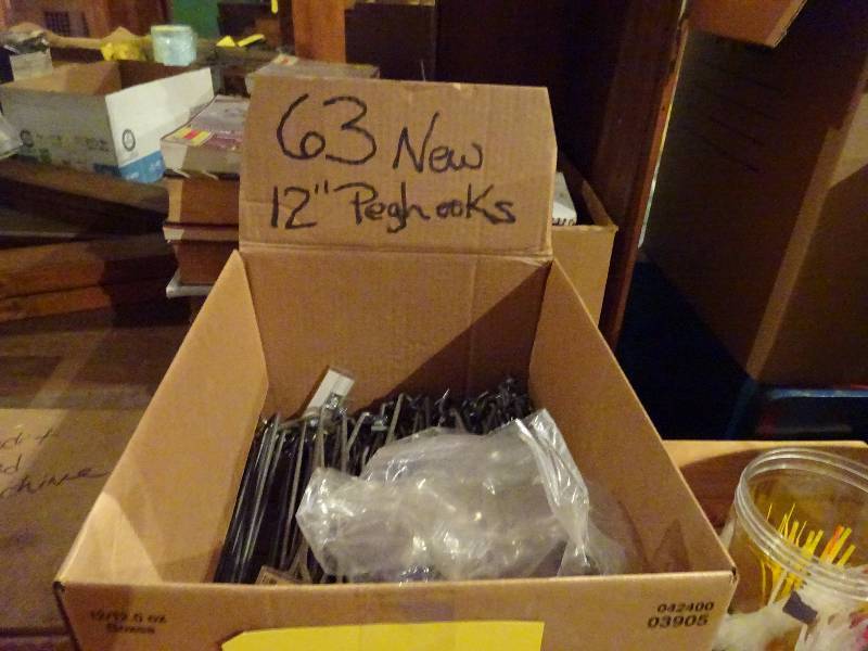 lot 369 image: 63 12 Peg Hooks