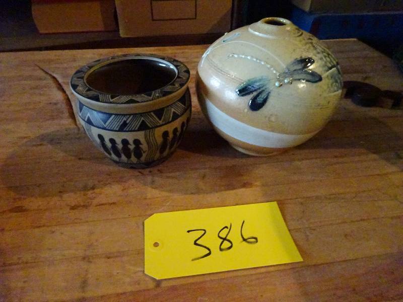 lot 386 image: 2 Pottery Pieces
