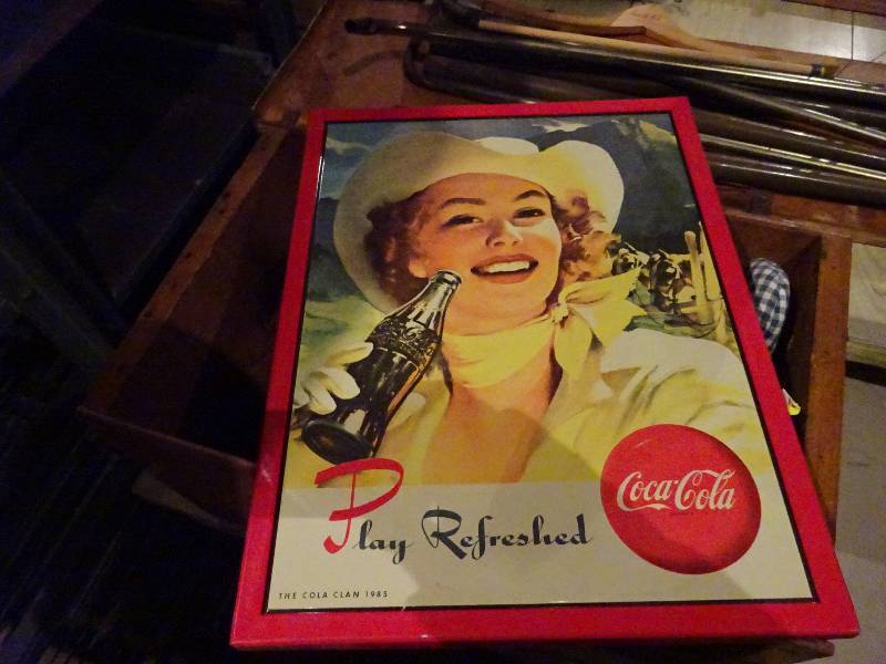 lot 402 image: Box of Stuff