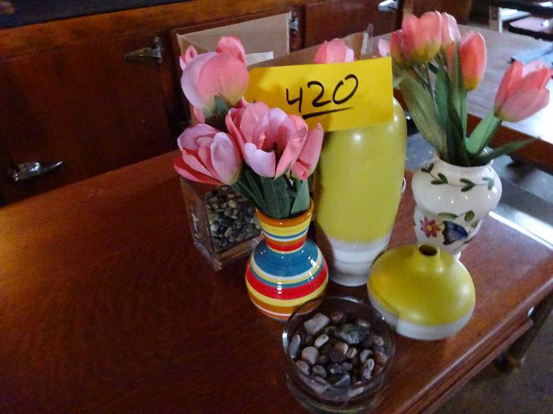 lot 420 image: Vases