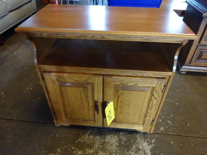lot 423 image: Stand