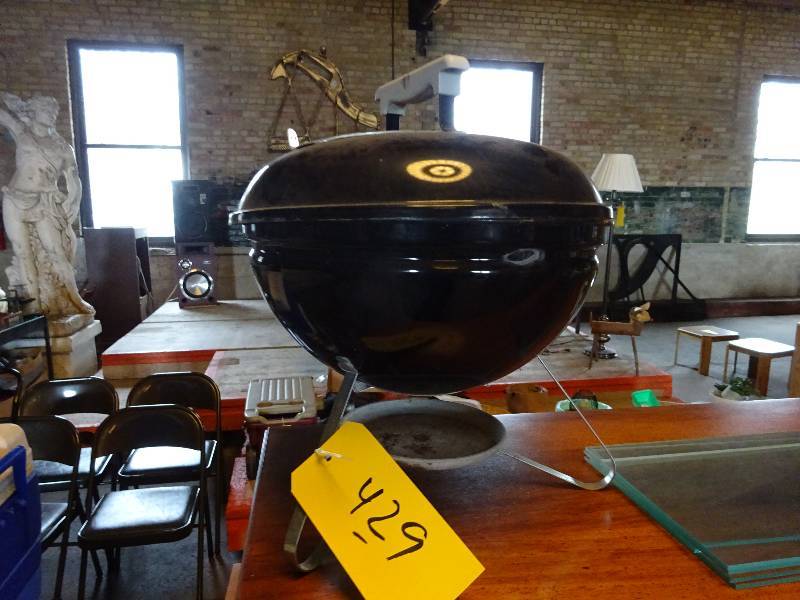 lot 429 image: Weber