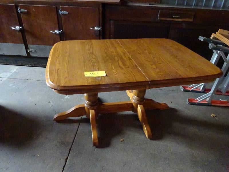 lot 431 image: Oak Table, 3 Leaves