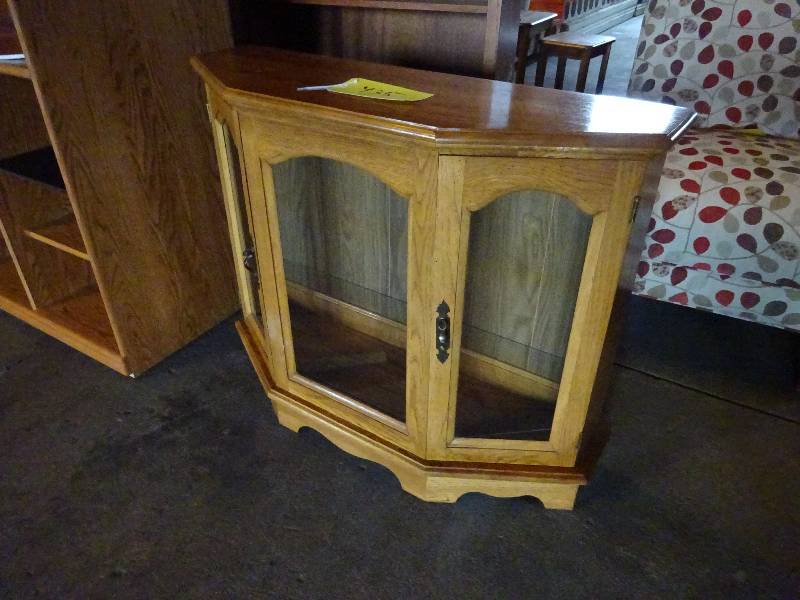 lot 435 image: Small Lit Display Cabinet