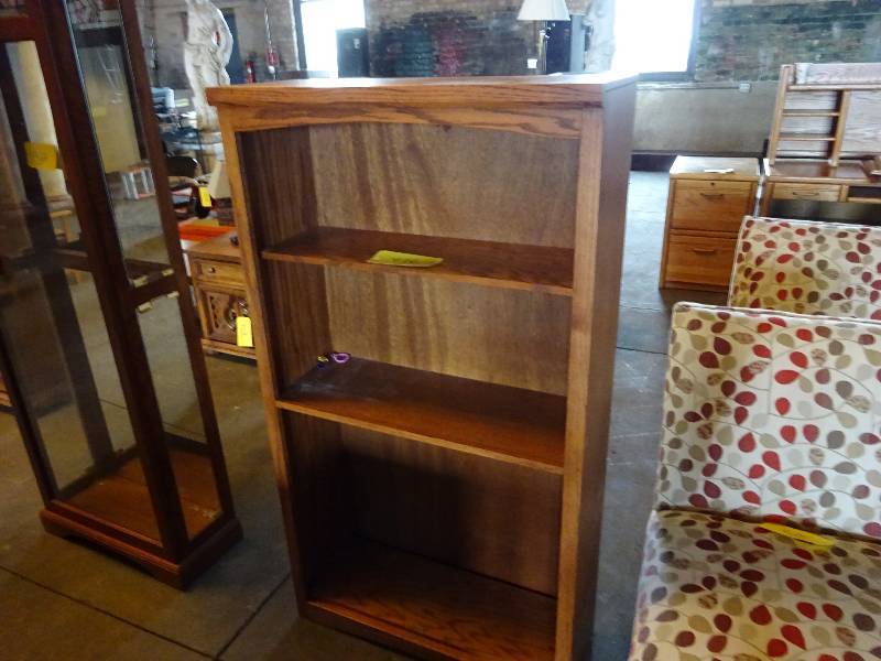 lot 436 image: 4 Shelf Bookcase