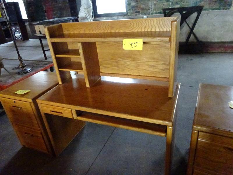 lot 445 image: DeskChair