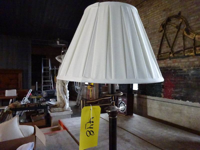 lot 448 image: Brass Floor Lamp