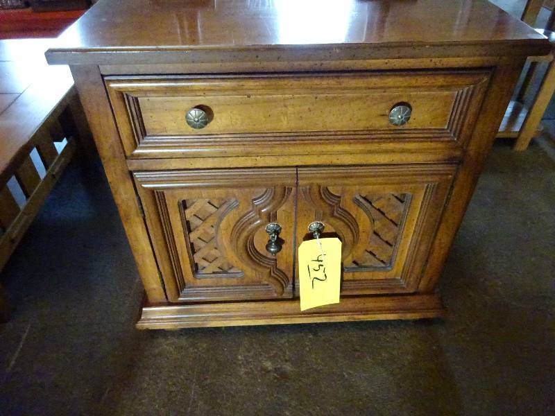 lot 452 image: Night Stand