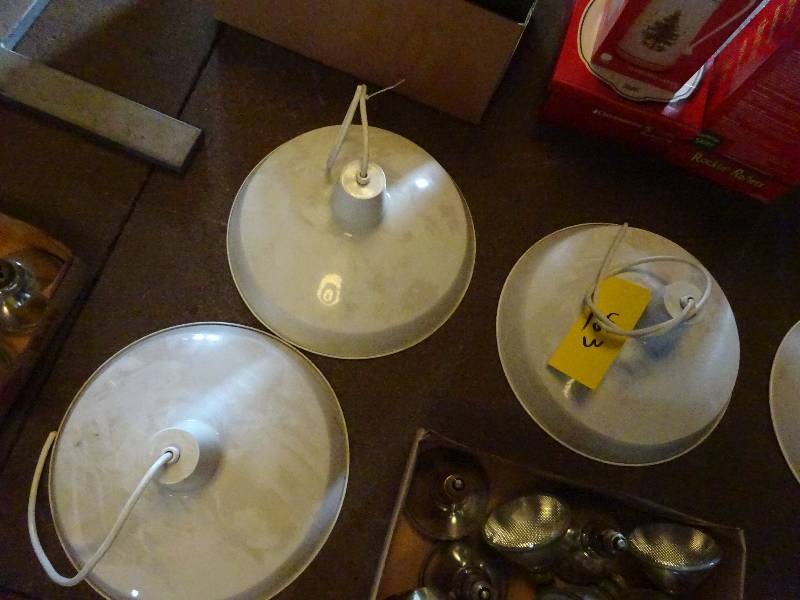 lot 463 image: 3 White Drop Lights