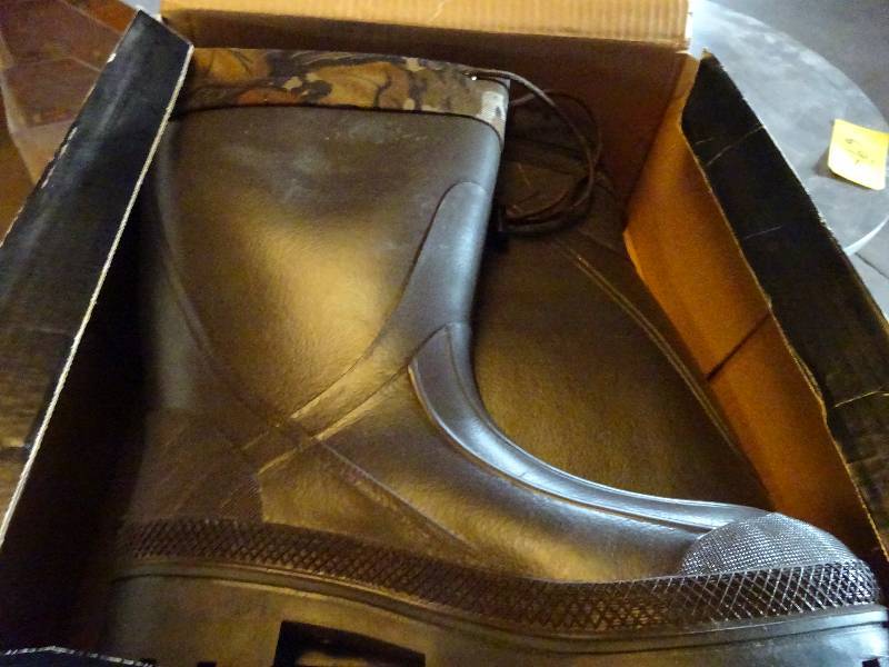 lot 467 image: 812 Lacrosse Boots
