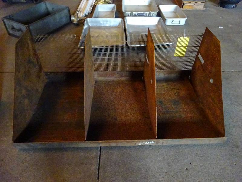 lot 480 image: Metal Mesh Backed Bin