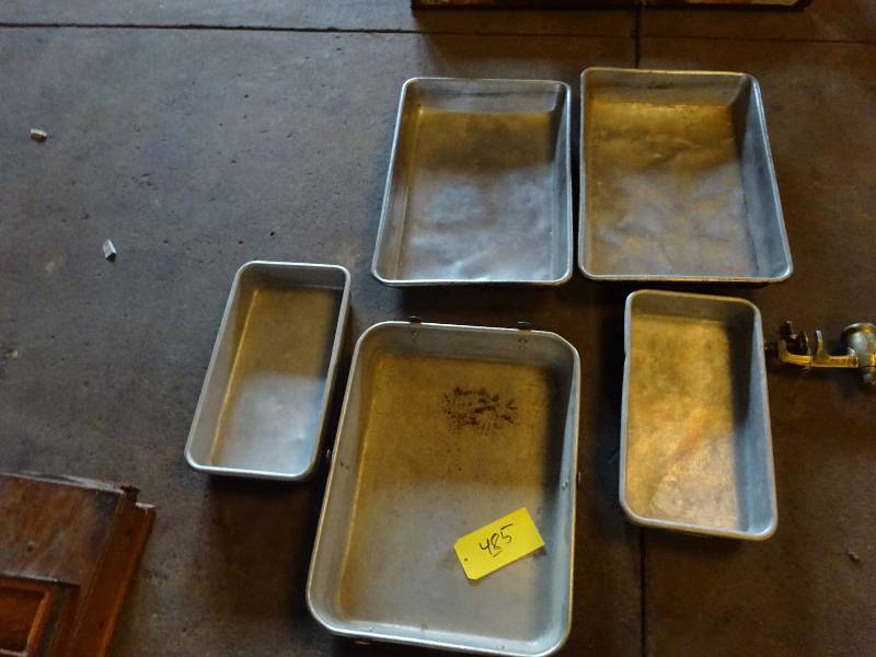 lot 485 image: Lot of Metal Pans