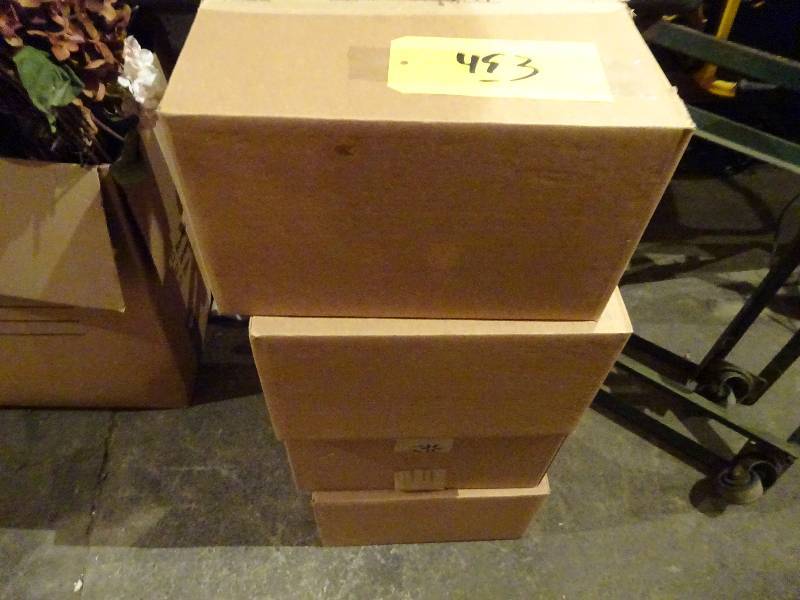 lot 493 image: 4 Round Fluorescents
