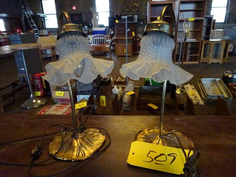 lot 509 image: Pair Lamps