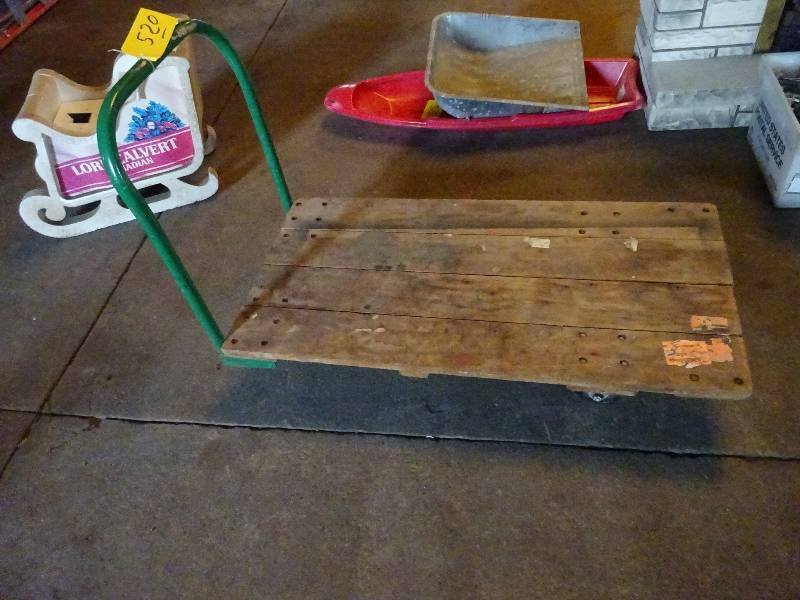 lot 520 image: Dock Cart