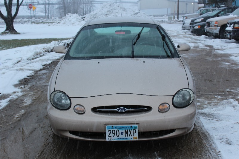 1999 Ford Taurus SE