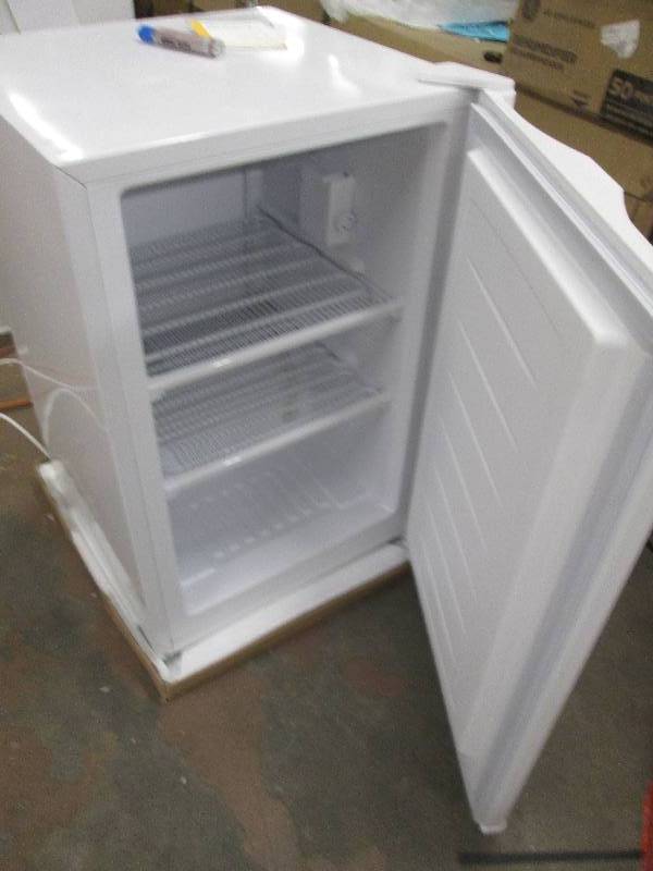 magic chef 3.0 cu ft upright freeze...