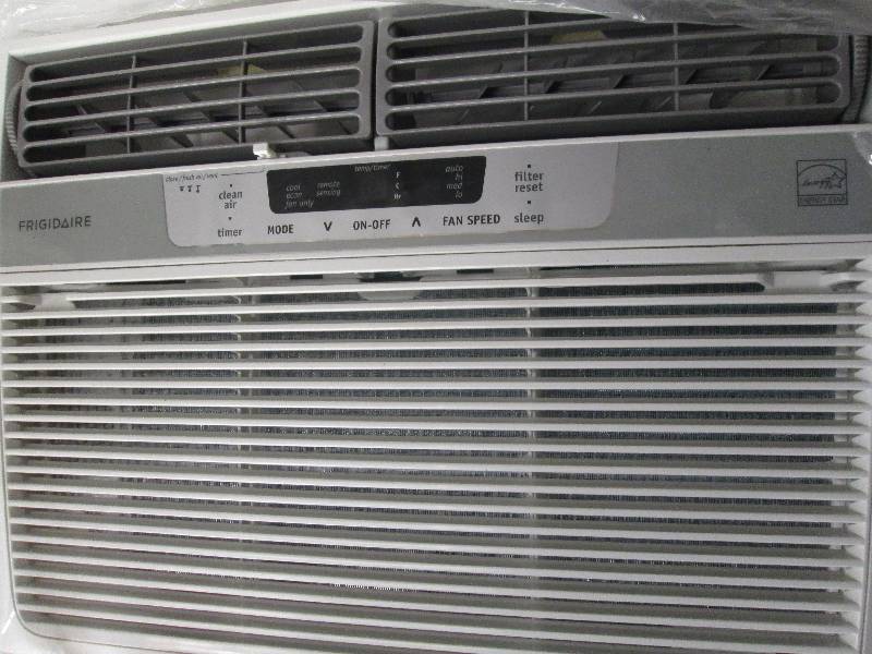 frigidaire 12,000 btu air condition...