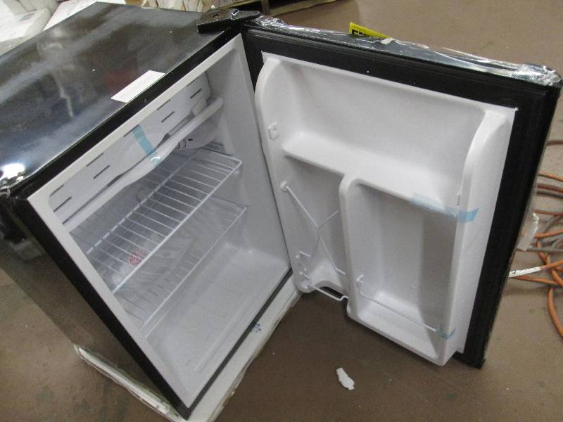 2.6 cuft. refrigerator tested and t...