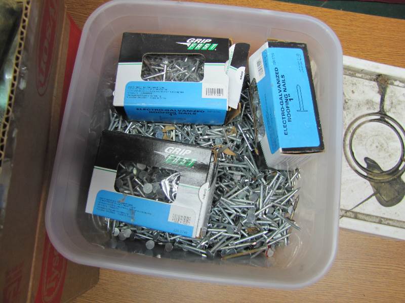 Galvanized roofing nails