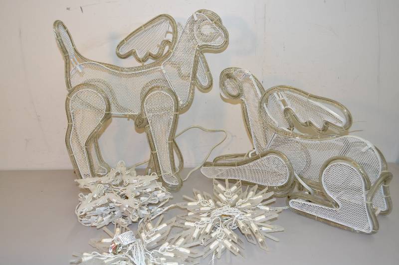 lot 84 image: Holiday Decorations