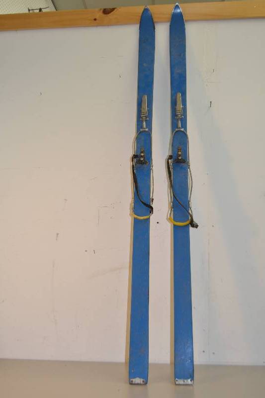 lot 85 image: Skis