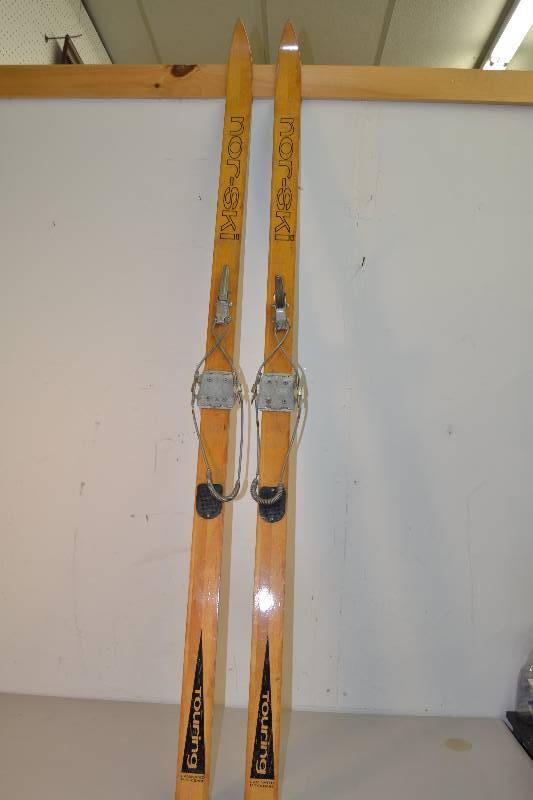 lot 86 image: Nor-Ski Skis