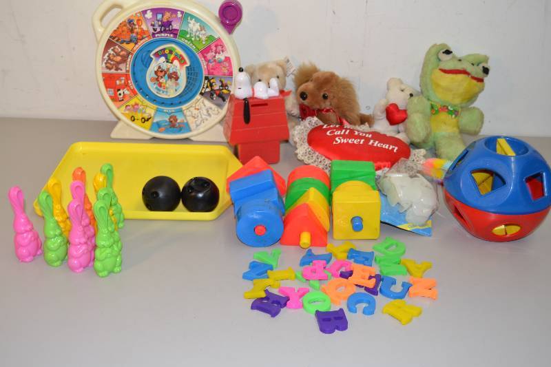 lot 91 image: Childrens Toys