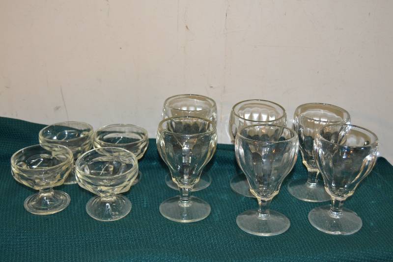lot 92 image: Sundae Dishes