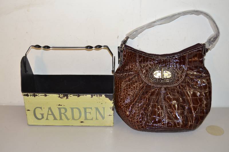 lot 99 image: XOXO Purse Garden Box