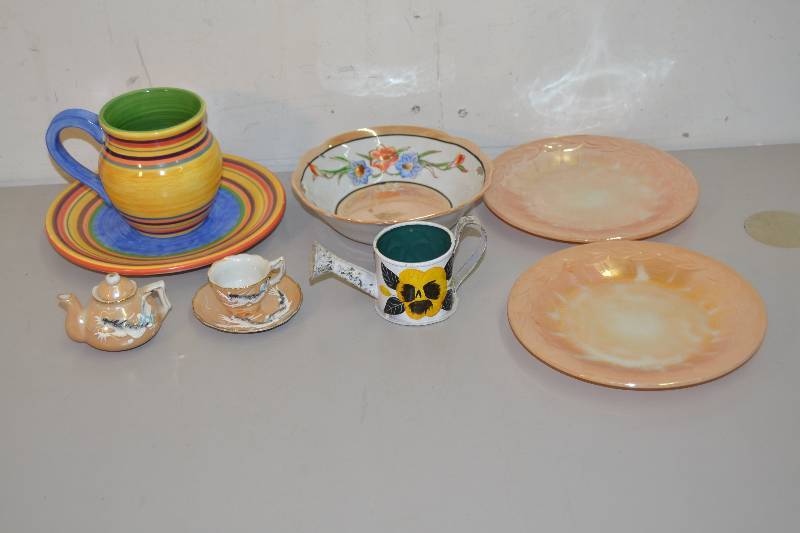 lot 107 image: Collectible glassware