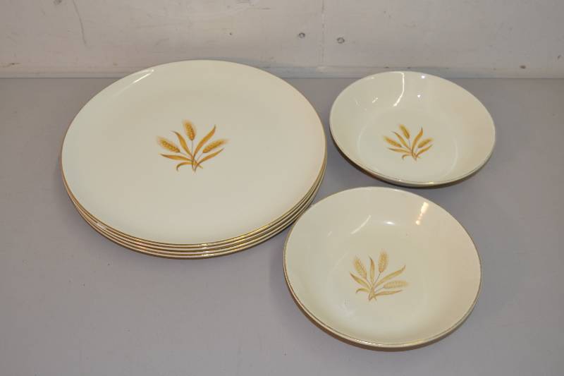 lot 109 image: Taylor Smith Ovenware