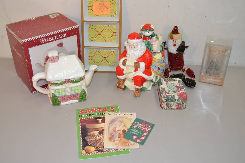 lot 126 image: Christmas Decor