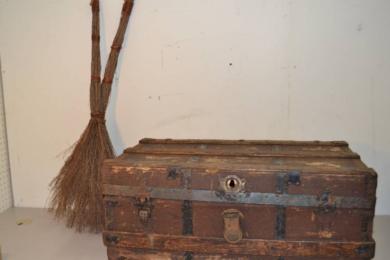 lot 129 image: Antique Trunk
